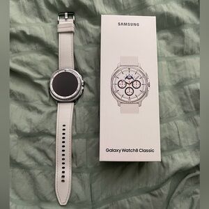 Samsung Galaxy Watch 8 Classic - White